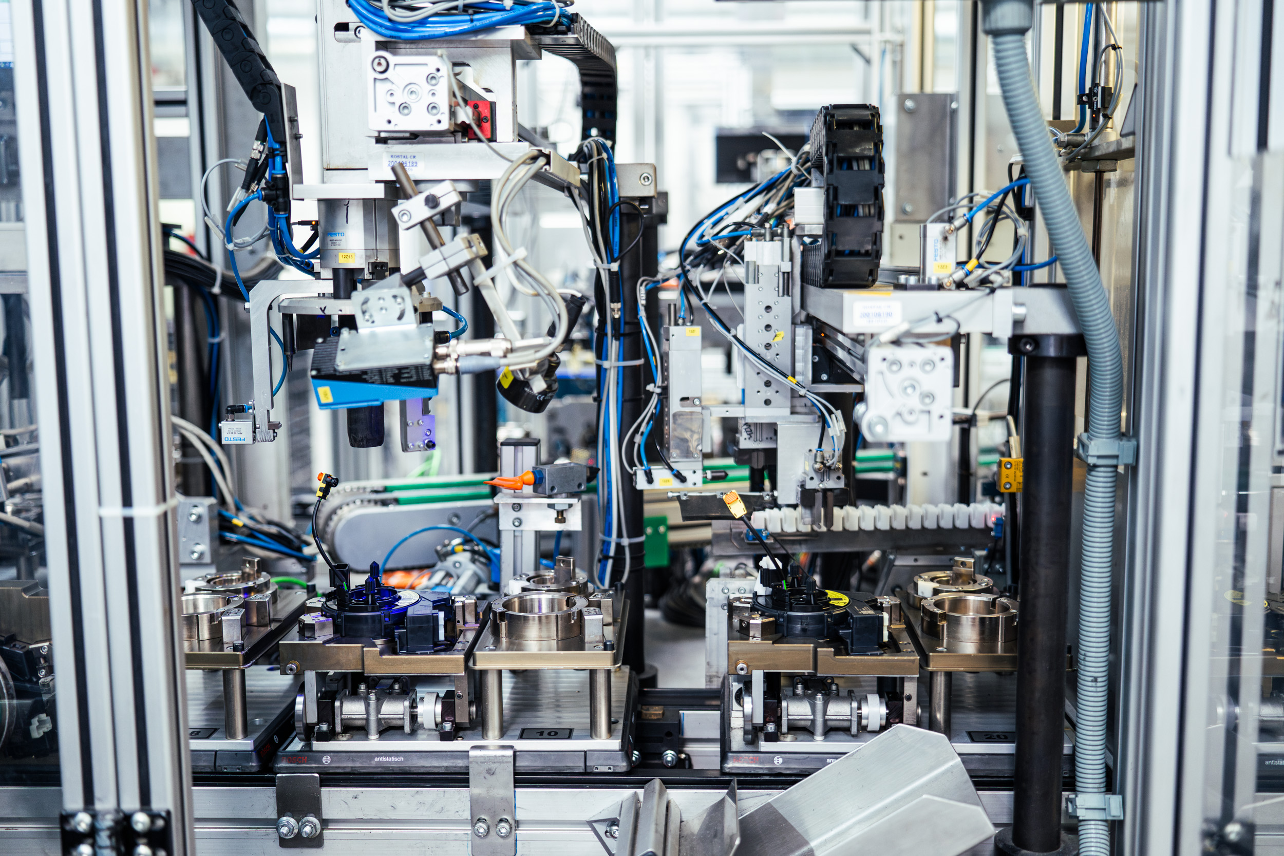 Hronovský - Přední dodavatel evropského automobilového průmyslu